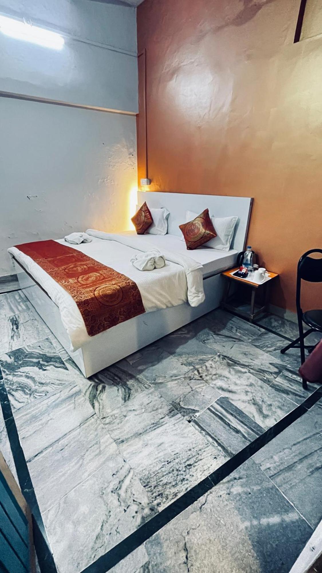 Vibe N Joy Hotell Varanasi Eksteriør bilde